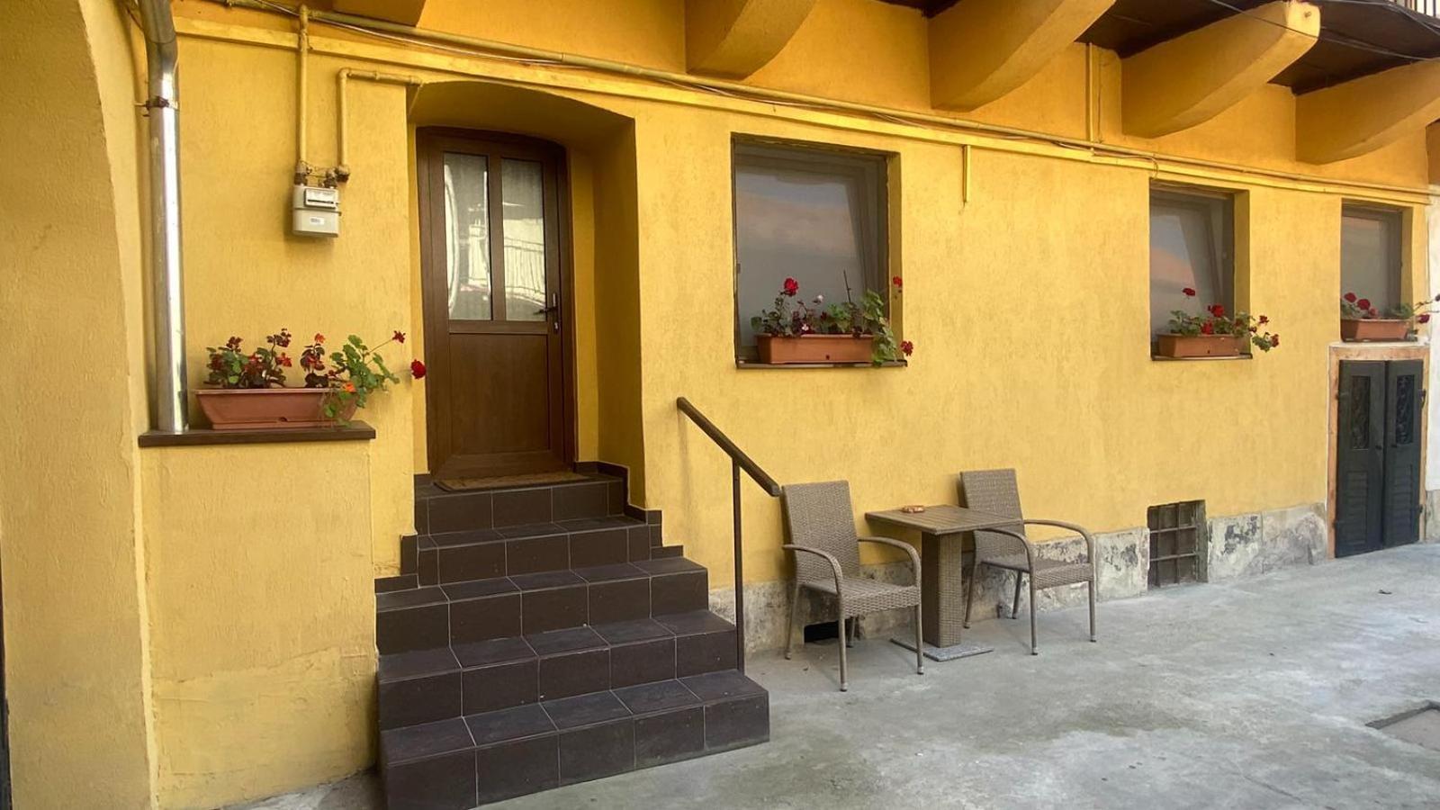 Bretsara Apartment Bistrita  Bagian luar foto