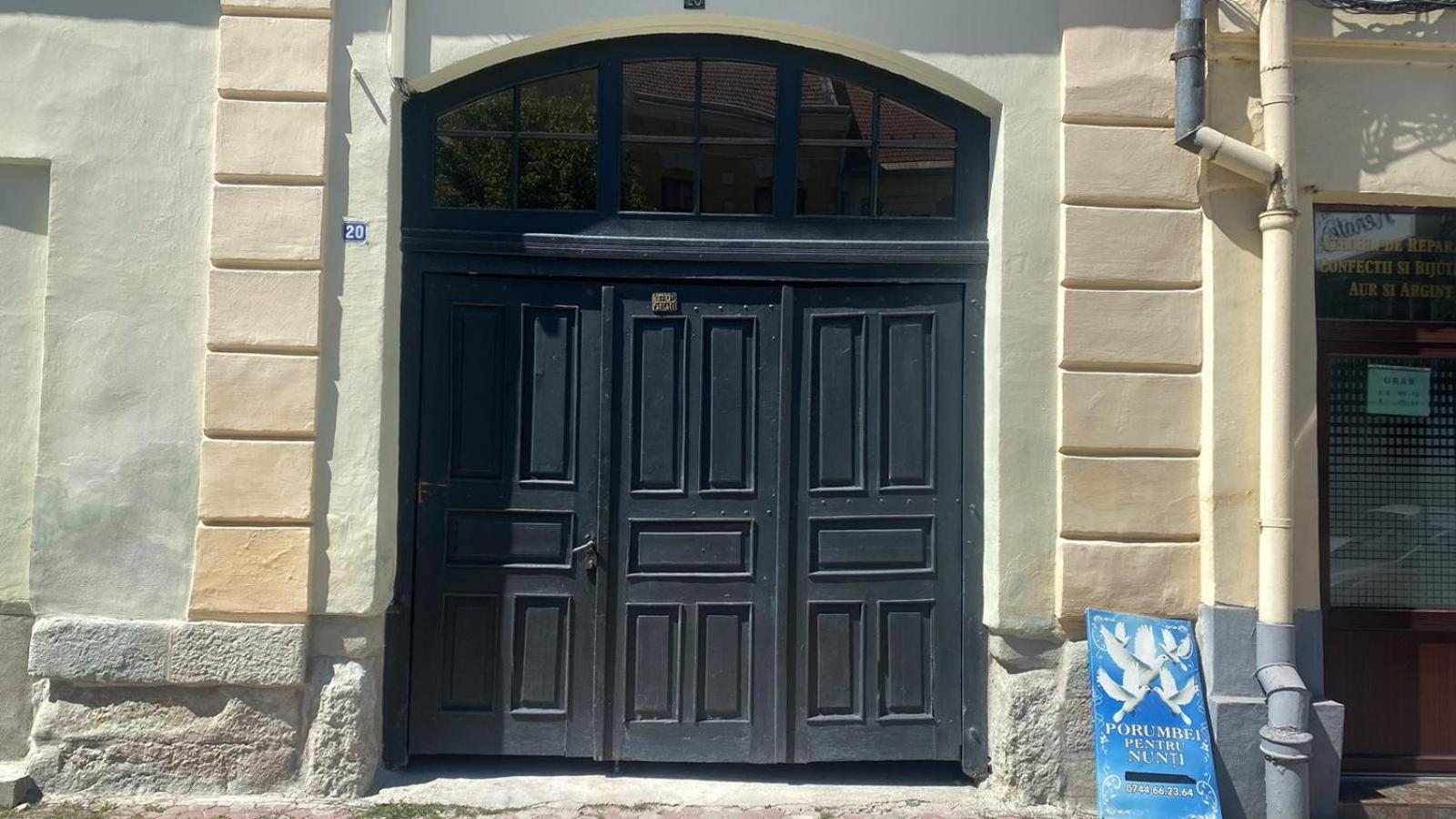 Bretsara Apartment Bistrita  Bagian luar foto